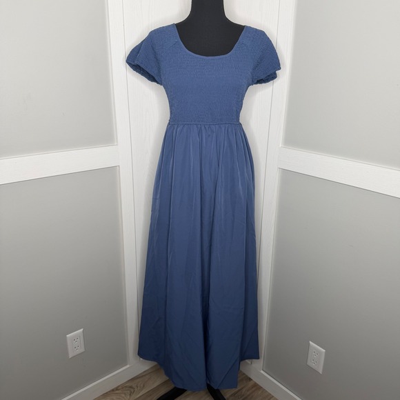 Kohl's Dresses & Skirts - Kohl's Maxi Dress Women XL Blue Smocked Bodice Short Sleeve Pockets